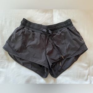 Lululemon Hotty Hot Black Active Wear Shorts(6)